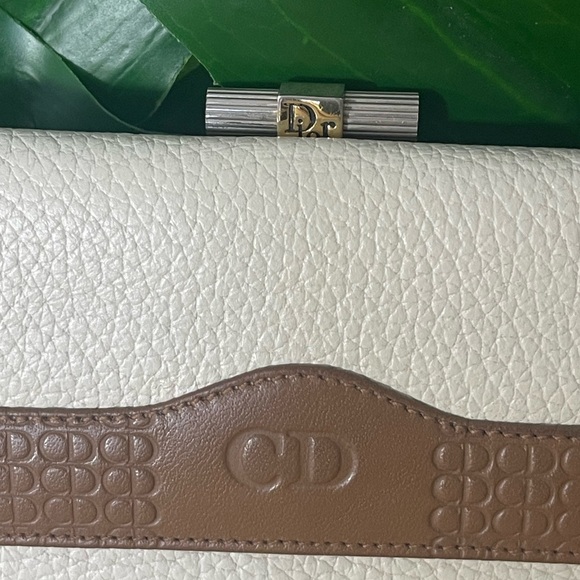 Christian Dior CD logo bifold wallet - Picture 3 of 12